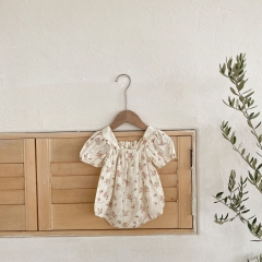 Baby Girl Square Collar Short-sleeved Bow-tie Pattern Onesies Wholesale