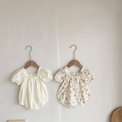 Baby Girl Square Collar Short-sleeved Bow-tie Pattern Onesies Wholesale