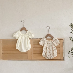 Baby Girl Square Collar Short-sleeved Bow-tie Pattern Onesies Wholesale
